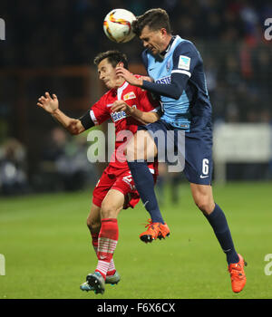 Bochum, Deutschland. 20. November 2015. Fußball, Deutschland, 2. Bundesliga, VfL Bochum Vs Union Berlin, Bochum, 20.11.2015: Jan Simunek (Bochum, R) gegen Steven Skrzybski (Union Berlin). Bildnachweis: Jürgen Schwarz/Alamy Live-Nachrichten Stockfoto