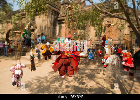 Myanmar Zeichenfolge Marionette für Verkauf in einem Tempel in Bagan Stockfoto