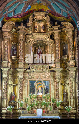 Die Kirche von El Sagrario befindet sich im historischen Zentrum von Quito und wurde zwischen dem 17. und 18. Jahrhundert erbaut. Stockfoto