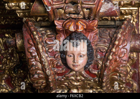 Architektonisches Detail in der Kirche El Sagrario befindet sich im historischen Zentrum von Quito, Ecuador Stockfoto