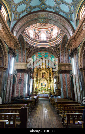 Die Kirche von El Sagrario befindet sich im historischen Zentrum von Quito und wurde zwischen dem 17. und 18. Jahrhundert erbaut. Stockfoto