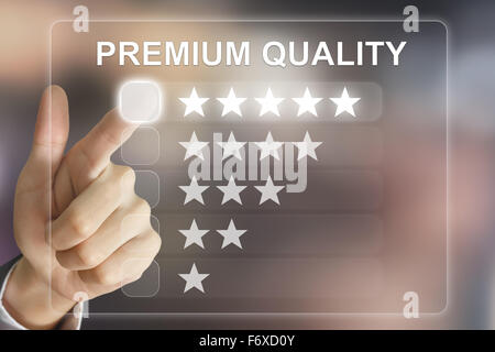 Unternehmen der Hand Sie auf Premium-Qualität auf virtuellen Bildschirm-Schnittstelle Stockfoto