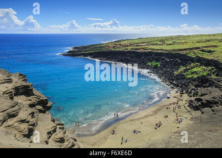 Green Sand Beach oder Papakolea Beach, ist eine Wanderung von South Point Hawaii und ist bekannt für die unterschiedliche Farbe von Mineral Olivin Stockfoto