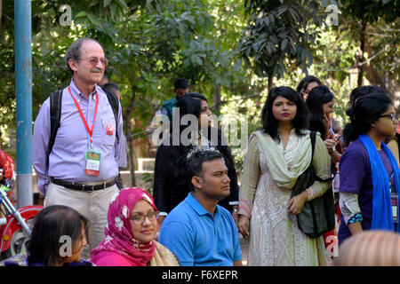 Dhaka, Bangladesch. 21. November 2015. Amerikanischen Nobelpreisträger Harold Eliot Varmus in Dhaka beleuchtet Fest, die herausragenden internationalen literarischen Konklave des Landes, hat an der Bangla Akademie auf dem Campus der Universität von Dhaka begonnen. Dhaka, Bangladesch. Am 20. November 2015-Credit: Mamunur Rashid/Alamy Live-Nachrichten Stockfoto