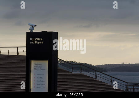 Überwachungs- oder Überwachungskamera im Opernhaus von Sydney in Australien Stockfoto