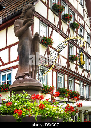 Märchenbrunnen in Lohr am Main im Spessart Berge, Bayern, Deutschland Stockfoto