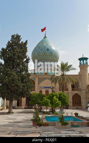 Imamzadeh-ye Ali Ebn-e Hamze Moschee, Innenhof mit Pool, Mausoleum, Gräber, Shiraz, Iran Stockfoto