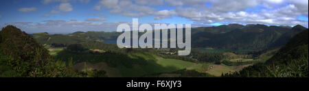 Panoramablick über den See Sete Cidades auf der Insel São Miguel, Azoren Stockfoto