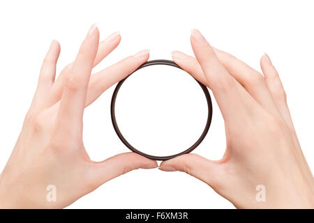 Schöne Frau die Hände halten des Kamera Filters isoliert auf weiss mit Beschneidungspfad Stockfoto
