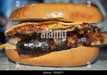 Wurst, Ei und Käse bagel Stockfoto