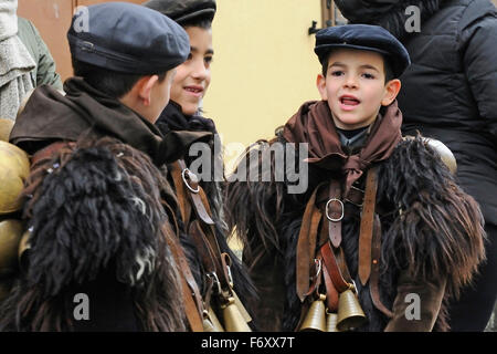 Mamuthones sardischen Maske zu Karneval Mamoiada, Sardinien, Italien Stockfoto