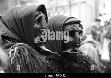 Mamuthones sardischen Maske zu Karneval Mamoiada, Sardinien, Italien Stockfoto