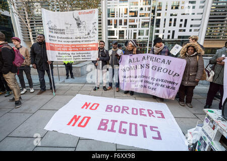 London, UK. 21. November 2015. "Keine Grenzen keine Fanatiker" LGBTI Unterstützung für Migranten Protest und außen Innenministerium gegen feindliche Einwanderungspolitik Credit-Rallye: Guy Corbishley/Alamy Live News Stockfoto