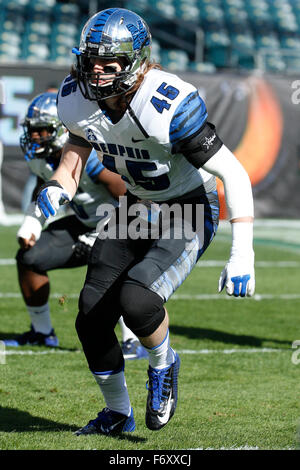 Philadelphia, Pennsylvania, USA. 21. November 2015. Memphis Tigers Linebacker Noah Robinson (45) in Aktion während der NCAA Football-Spiel zwischen die Memphis Tigers und die Tempel Eulen am Lincoln Financial Field in Philadelphia, Pennsylvania. Christopher Szagola/CSM/Alamy Live-Nachrichten Stockfoto