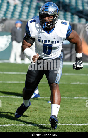 Philadelphia, Pennsylvania, USA. 21. November 2015. Memphis Tigers Linebacker Genard Avery (6) in Aktion während der NCAA Football-Spiel zwischen die Memphis Tigers und die Tempel Eulen am Lincoln Financial Field in Philadelphia, Pennsylvania. Christopher Szagola/CSM/Alamy Live-Nachrichten Stockfoto