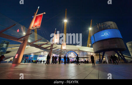 O2 Arena, London, UK. 21. November 2015. Barclays ATP World Tour Finals. Massen ankommen für den Abend in der O2 Doppel und Einzel Halbfinale spielen. Bildnachweis: Sportsimages/Alamy Live-Nachrichten Stockfoto