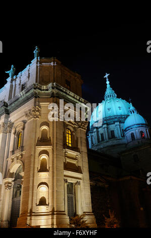 Grüne Kuppel und Ziegel Fassade von Mary Queen of die Welt-Basilika in Montreal in der Nacht Stockfoto