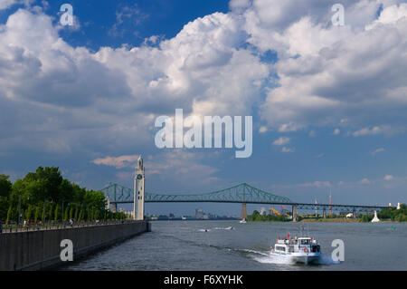 Matrosen Memorial Tower und Jacques Cartier Brücke vom Quai de l'Horloges Montreal Stockfoto