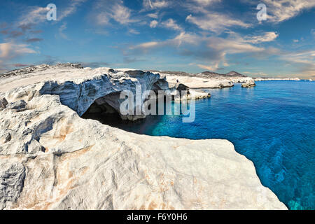Felsformationen in Sarakiniko von Milos, Griechenland Stockfoto