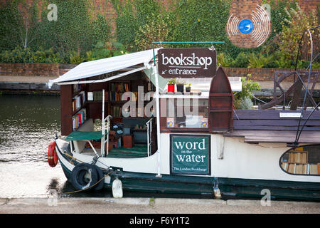 "Wort auf dem Wasser" Buchhandlung auf einem engen Boot, Regent es Canal, London, UK Stockfoto