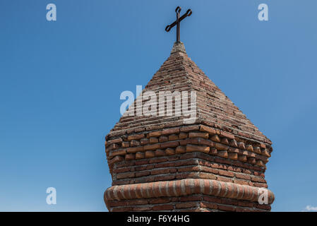 Kreuz an den Fortiefied Wänden Sighnaghi Stadt Region Kachetien, Georgien Stockfoto