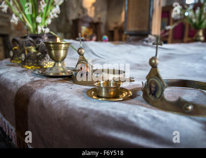 Hochzeit Kronen im 6. Jahrhundert georgischen orthodoxen Dschwari Kloster nahe der Stadt Mzcheta in Georgien Stockfoto