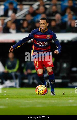 Madrid, Spanien. 21. November 2015. Neymar Da Silva Santos Junior (11) FC Barcelona-Spieler. Während die La Liga Fußballspiel zwischen Real Madrid und FC Barcelona im Santiago Bernabeu Stadion in Madrid, Spanien, 21. November 2015. Bildnachweis: Aktion Plus Sport/Alamy Live-Nachrichten Stockfoto