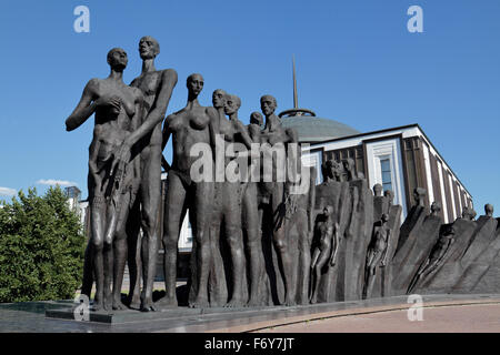 Die "Tragödie der Nationen" Denkmal, (Holocaust-Mahnmal) im Park Pobedy (Park des Sieges), Moskau, Russland. Stockfoto