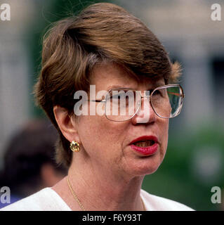 Washington, DC. USA, Juli 1993 Attorney General Janet Reno im Rosengarten. Bildnachweis: Mark Reinstein Stockfoto