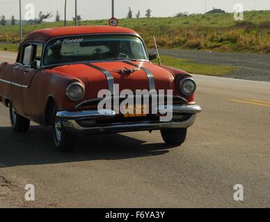 50er Jahre Autos sind in Kuba gesehen. Stockfoto