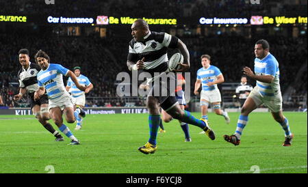 Twickenham, Großbritannien. 21. November 2015. Nemani Nadolo Barbaren in Aktion während der Killik-Cup zwischen Barbaren und Argentinien im Twickenham Stadium. Die Pumas gewann mit einem Score von 49-31. Bildnachweis: Aktion Plus Sport/Alamy Live-Nachrichten Stockfoto