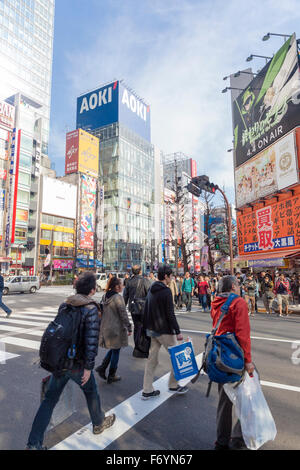 Belebten Hightech-Straße im Stadtteil Akihabara in Tokio Japan Stockfoto
