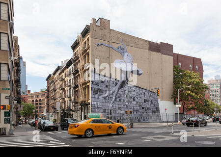 Wandbild der Ballerina Lauren Lovette, von Französisch Street Artist JR, an der Seite des Gebäudes bei 100 Franklin St, Tribeca, NYC Stockfoto