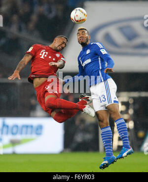 21.11.2015, Veltins-Arena Gelsenkirchen, Deutschland, 1. Fußball Bundesliga, Spieltag 13., FC Schalke 04 (S04) Vs FC Bayern München (Muenchen, Munchen, FCB)---Jerome Boateng (FCB), Eric Maxim Choupo-Moting Stockfoto