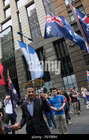 Sydney, Australien. 22. November 2015. Im Bild: Danny Nalliah, besucht der Rise Up Australien Partei zurückfordern Australien-Rallye. Ein paar hundert Leute sammelten sich im Amphitheater in Martin Place, Sydney im Rahmen eines Tages der Rallyes in der ganzen Nation zur Unterstützung der Australien Lebensweise und gegen die Islamisierung von Australien und die Bedrohung durch den Terrorismus, insbesondere nach der Belagerung von Sydney. Bildnachweis: Richard Milnes/Alamy Live-Nachrichten Stockfoto