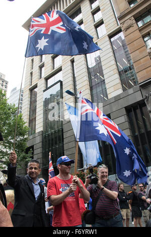 Sydney, Australien. 22. November 2015. Im Bild: Danny Nalliah, besucht der Rise Up Australien Partei zurückfordern Australien-Rallye. Ein paar hundert Leute sammelten sich im Amphitheater in Martin Place, Sydney im Rahmen eines Tages der Rallyes in der ganzen Nation zur Unterstützung der Australien Lebensweise und gegen die Islamisierung von Australien und die Bedrohung durch den Terrorismus, insbesondere nach der Belagerung von Sydney. Bildnachweis: Richard Milnes/Alamy Live-Nachrichten Stockfoto