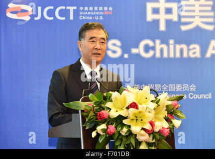 Guangzhou, China Guangdong Provinz. 22. November 2015. Chinesische Vize-Premier Wang Yang befasst sich eine Konferenz mit China und den USA Genossenschaftswesens in Guangzhou, Guangdong Provinz Süd-China, 22. November 2015. Bildnachweis: Liang Xu/Xinhua/Alamy Live-Nachrichten Stockfoto