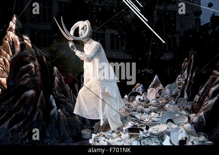 "Reise zu den Sternen" unter dem Motto Selfridges Weihnachts-Fenster anzeigen 2015, London, England Stockfoto