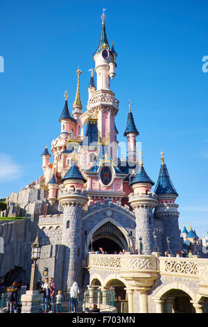 Sleeping Beauty Castle im Fantasyland Disneyland Paris Marne-la-Vallée Chessy Frankreich Stockfoto