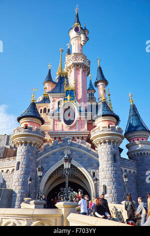 Sleeping Beauty Castle im Fantasyland Disneyland Paris Marne-la-Vallée Chessy Frankreich Stockfoto