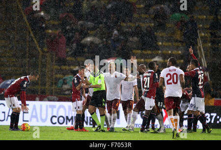 Bologna, Italien. 21. November 2015. Schiedsrichter Gianluca Rocchi in die italienische Serie A Fußballspiel zwischen FC Bologna V AS Roma im Dall'Ara-Stadion am 21. November 2015 in Bologna. Bildnachweis: Andrea Spinelli/Alamy Live-Nachrichten Stockfoto