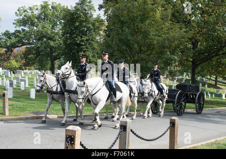 Pferdekutsche Caisson oder Lafette in Beerdigung Prozession, Arlington Nationalfriedhof Arlington County, Virginia, USA Stockfoto