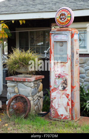 Eiche Antik Zapfsäule View, Kalifornien, USA, Dezember 15, Stockfoto