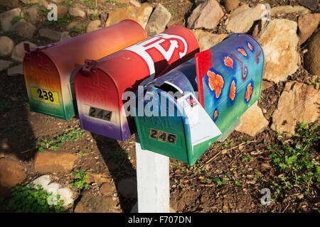 Eiche View, Kalifornien, USA, Dezember 15, 3 Mailboxen mit Buchstaben Stockfoto