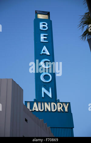 Los Angeles, Kalifornien, USA, 1. Mai 2015, Beacon Wäsche Vintage Leuchtreklame, Culver City Stockfoto