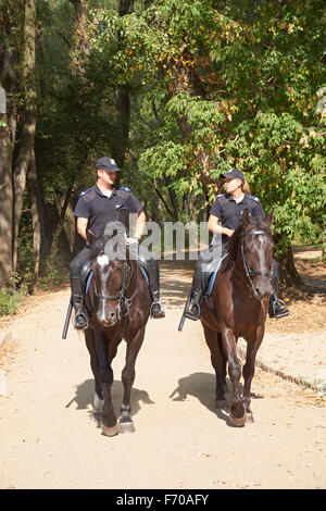 Berittene Polizei in Warschau, Polen Stockfoto