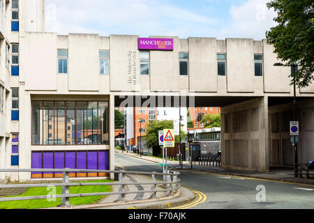 Faraday Gebäude Brücke, Sackville Street, auf der ehemaligen UMIST Campus, Universität von Manchester, Manchester, England, UK Stockfoto