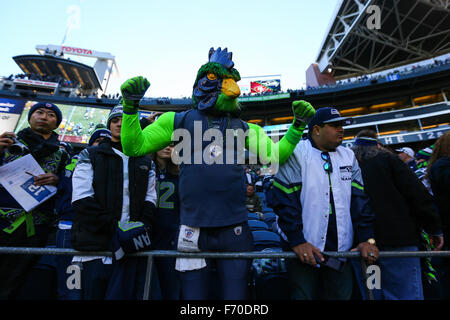 Seattle, USA. 22. November 2015. Seahawks-Fans in die Hawks Nest feuern die Mannschaft während des Spiels zwischen den San Francisco 49ers und den Seattle Seahawks in CenturyLink Field in Seattle, WA am 22. November 2015. Die Seahawks gewannen 29-13. Bildnachweis: Cal Sport Media/Alamy Live-Nachrichten Stockfoto