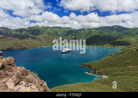 Bucht von Taiohae auf der Insel Nuku Hiva, Marquesas-Inseln Stockfoto