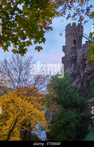 Burg Rheinstein am Rhein in der Nähe von Trechtinghausen, Oberes Mittelrheintal UNESCO Weltkulturerbe, Deutschland Stockfoto